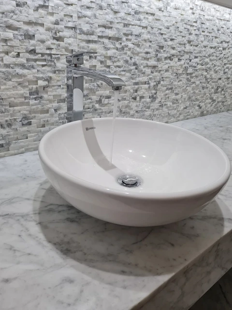 Instalación de lavatorio y aparatos sanitarios