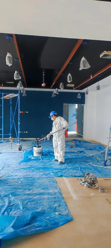 Pintado de local comercial con esmalte y látex