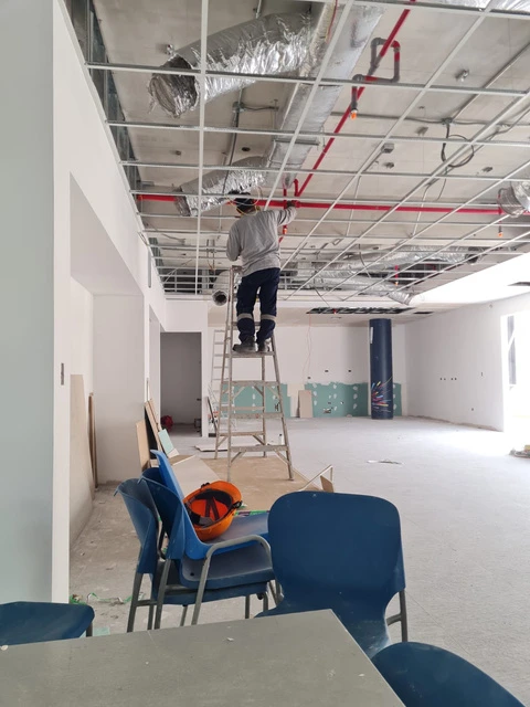 Instalación de aire acondicionado y ductos